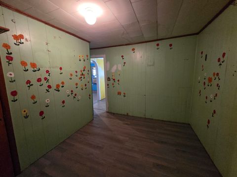 Tiny photo for 804 Collins Avenue Ave, Worthington, KY 41183 (MLS # 60222)