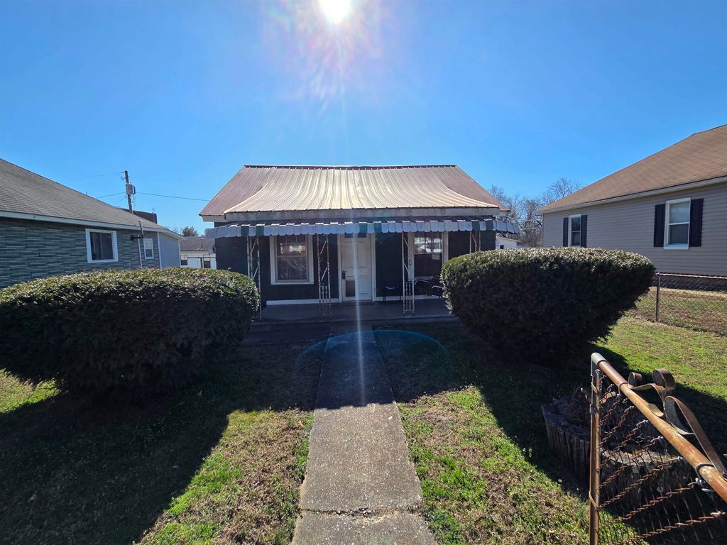 Photo of 804 Collins Avenue Ave, Worthington, KY 41183 (MLS # 60222)