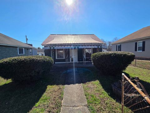 Photo of 804 Collins Avenue Ave, Worthington, KY 41183 (MLS # 60222)
