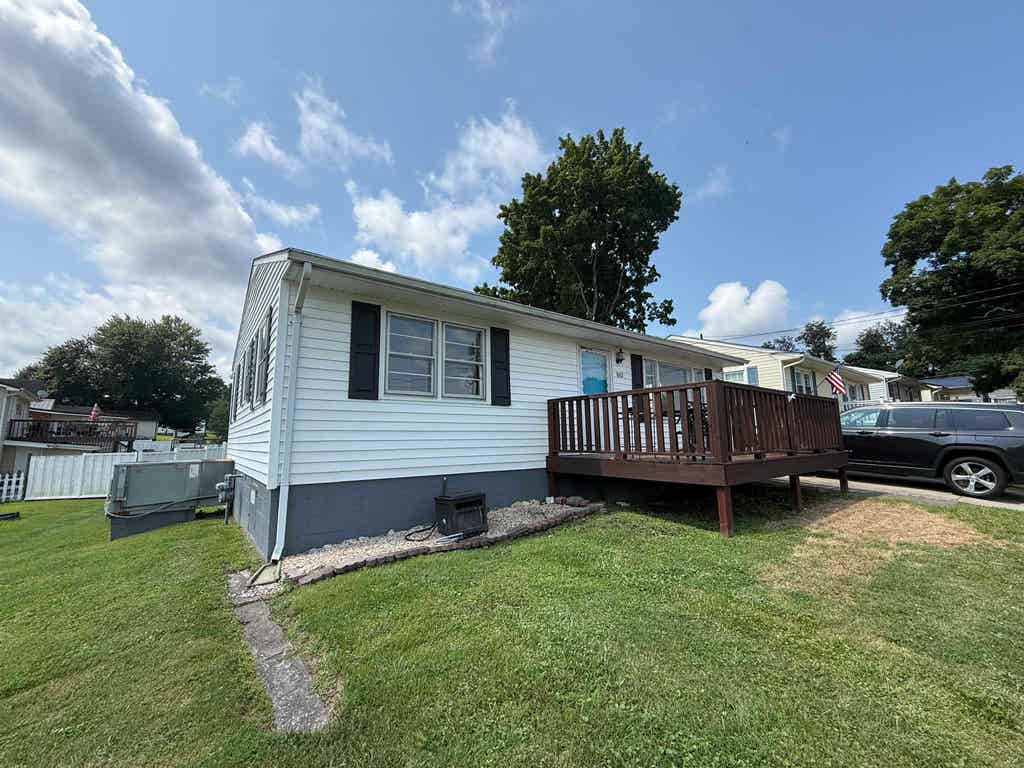 Photo of 1002 Kentucky Avenue, Flatwoods, KY 41139 (MLS # 61087)