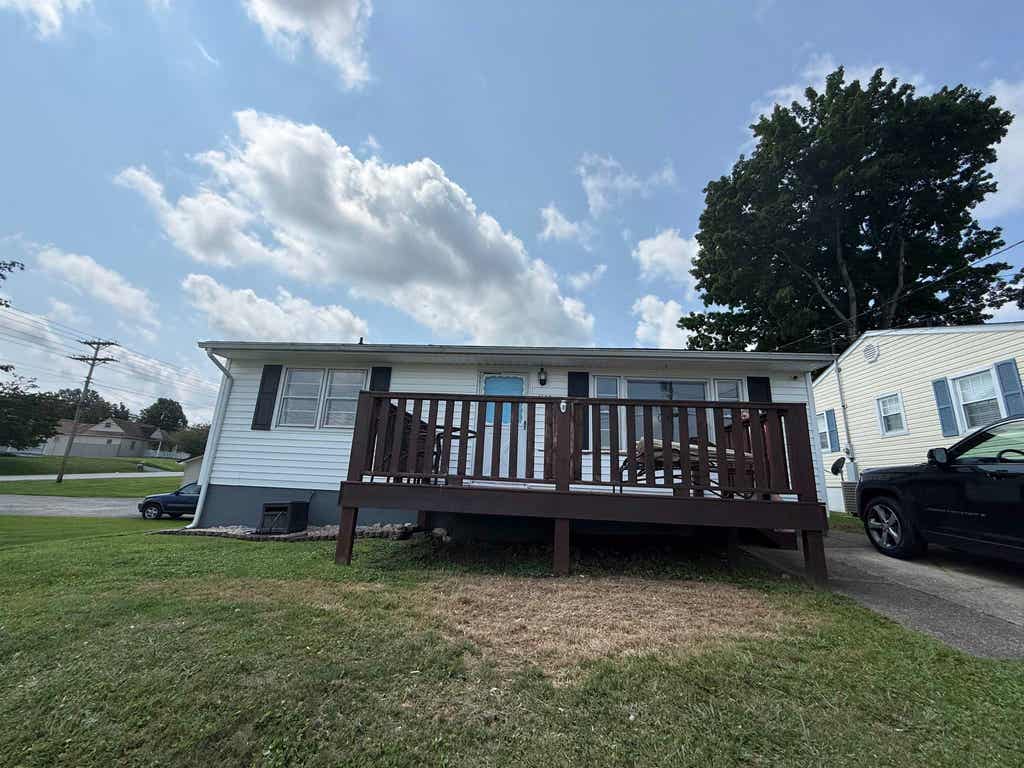 Photo of 1002 Kentucky Avenue, Flatwoods, KY 41139 (MLS # 61087)