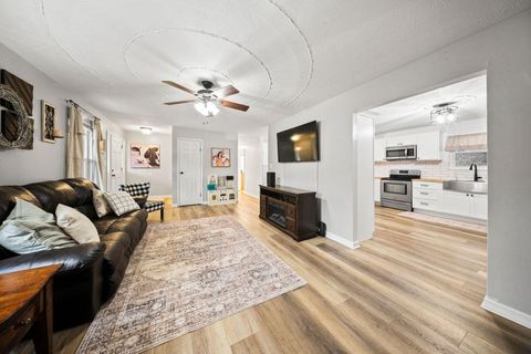 Tiny photo for 439 Rivendell Road, Ashland, KY 41102 (MLS # 60201)