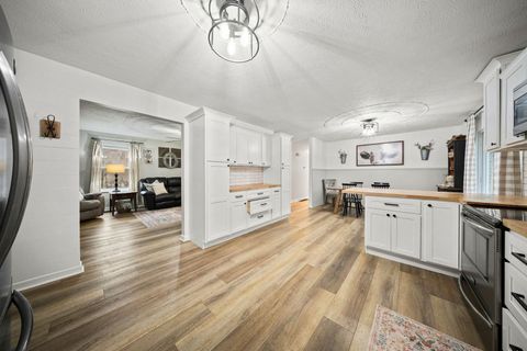 Tiny photo for 439 Rivendell Road, Ashland, KY 41102 (MLS # 60201)