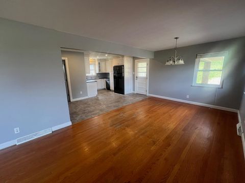 Tiny photo for 211 College Hill Dr, Grayson, KY 41143 (MLS # 60245)