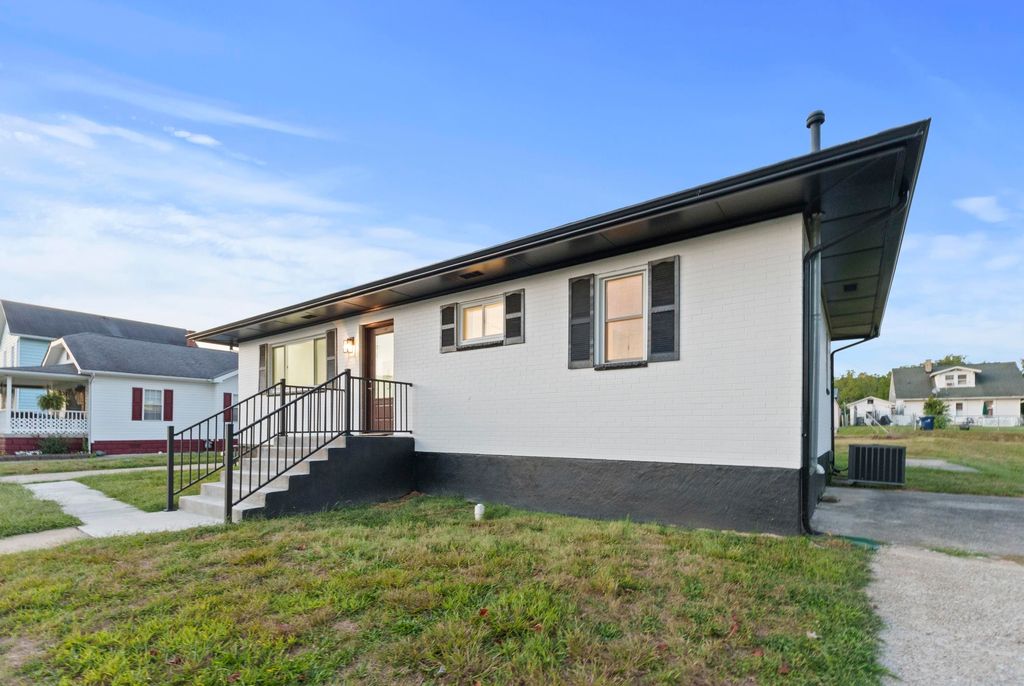 Photo of 3303 Newman Street, Ashland, KY 41101 (MLS # 59413)