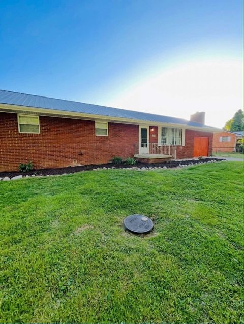 Tiny photo for 800 Riverside Drive, Worthington, KY 41183 (MLS # 60476)