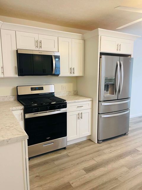 Tiny photo for 800 Riverside Drive, Worthington, KY 41183 (MLS # 60476)