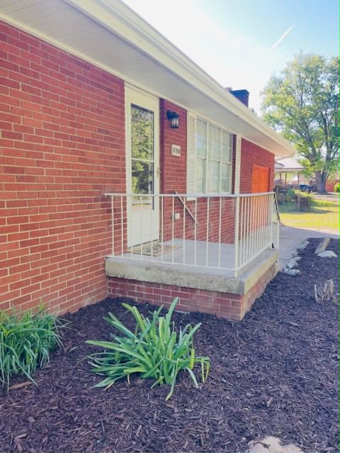 Tiny photo for 800 Riverside Drive, Worthington, KY 41183 (MLS # 60476)