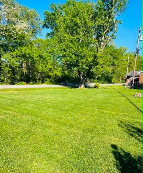 Tiny photo for 800 Riverside Drive, Worthington, KY 41183 (MLS # 60476)