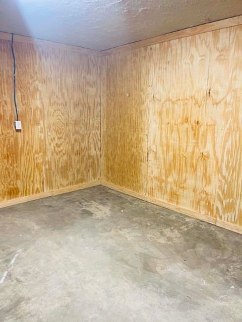 Tiny photo for 800 Riverside Drive, Worthington, KY 41183 (MLS # 60476)