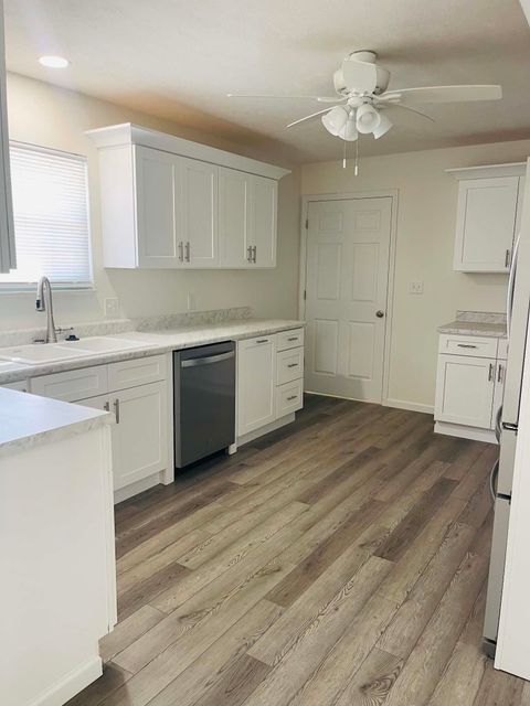 Tiny photo for 800 Riverside Drive, Worthington, KY 41183 (MLS # 60476)