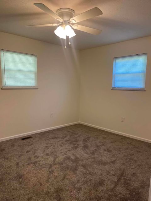 Tiny photo for 800 Riverside Drive, Worthington, KY 41183 (MLS # 60476)