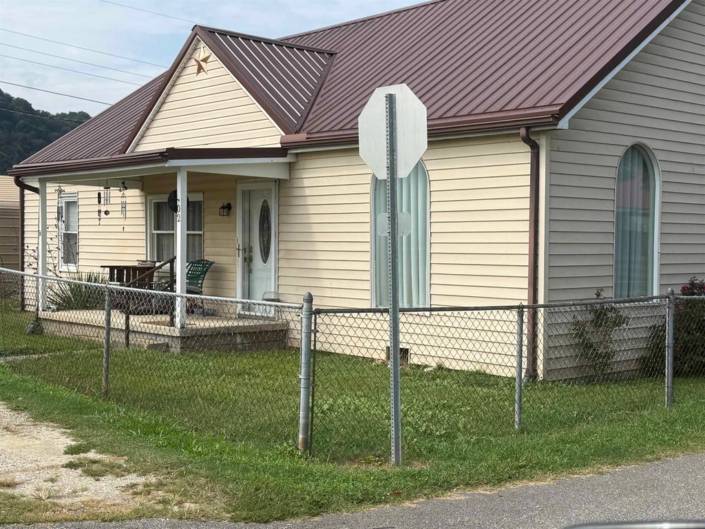 Photo of 102 W 2nd Avenue, south shore, KY 41175 (MLS # 61328)