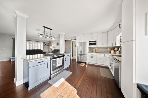 Tiny photo for 312 W Woodmont Drive, Ashland, KY 41102 (MLS # 60068)