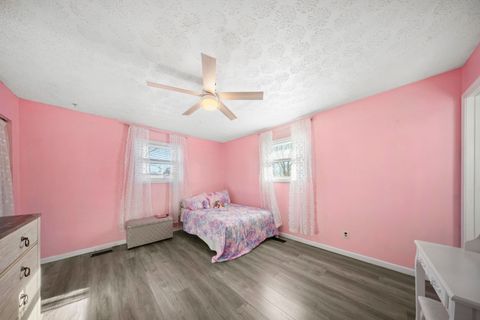 Tiny photo for 509 Fourth Avenue Ave, Worthington, KY 41183 (MLS # 60064)