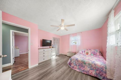 Tiny photo for 509 Fourth Avenue Ave, Worthington, KY 41183 (MLS # 60064)