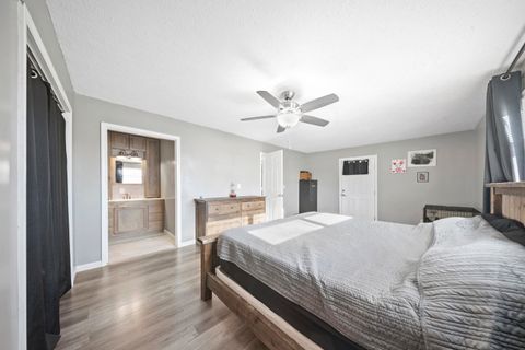 Tiny photo for 509 Fourth Avenue Ave, Worthington, KY 41183 (MLS # 60064)