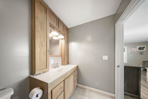 Tiny photo for 509 Fourth Avenue Ave, Worthington, KY 41183 (MLS # 60064)