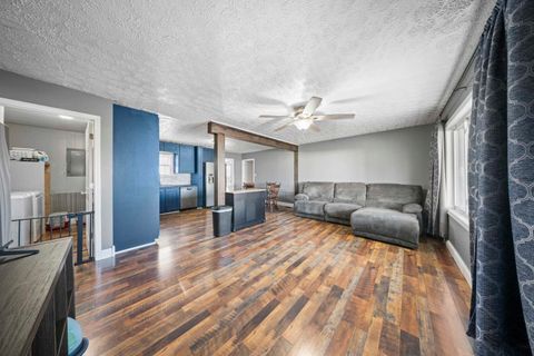 Tiny photo for 509 Fourth Avenue Ave, Worthington, KY 41183 (MLS # 60064)