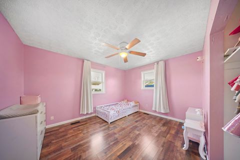 Tiny photo for 509 Fourth Avenue Ave, Worthington, KY 41183 (MLS # 60064)