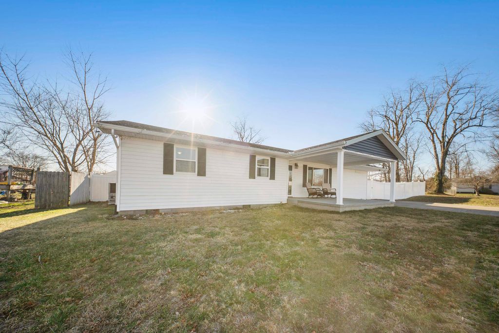 Photo of 509 Fourth Avenue Ave, Worthington, KY 41183 (MLS # 60064)