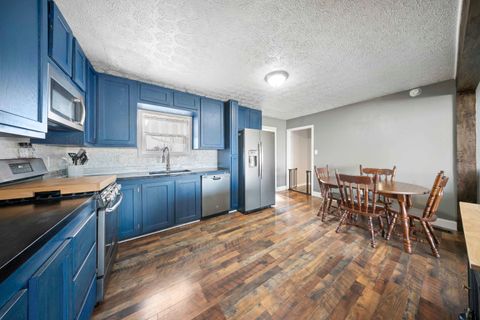 Tiny photo for 509 Fourth Avenue Ave, Worthington, KY 41183 (MLS # 60064)