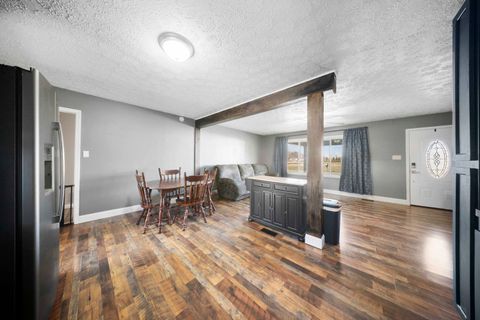 Tiny photo for 509 Fourth Avenue Ave, Worthington, KY 41183 (MLS # 60064)