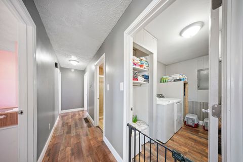 Tiny photo for 509 Fourth Avenue Ave, Worthington, KY 41183 (MLS # 60064)