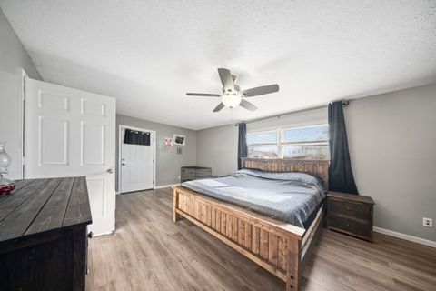 Tiny photo for 509 Fourth Avenue Ave, Worthington, KY 41183 (MLS # 60064)