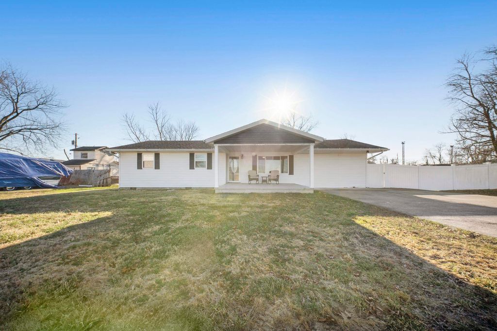 Photo of 509 Fourth Avenue Ave, Worthington, KY 41183 (MLS # 60064)