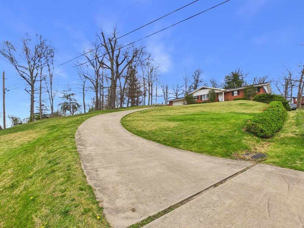 Photo of 415 Redbud Drive, Ashland, KY 41102 (MLS # 61049)