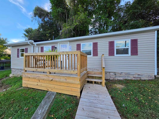 3916 PUTNAM ST, ASHLAND, KY 41101 - Image 60b3ed96fad936ace3ec6bf4e26a7dad/3044882183