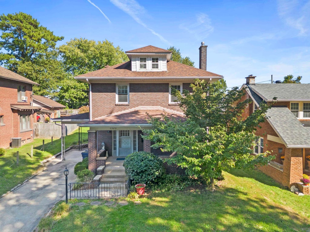 Photo of 1323 Kentucky Avenue Ave, Ashland, KY 41102 (MLS # 61342)