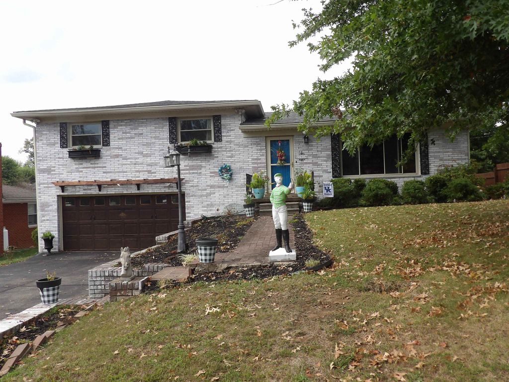 Photo of 2741 Jackson Ave, Ashland, KY 41102 (MLS # 59529)