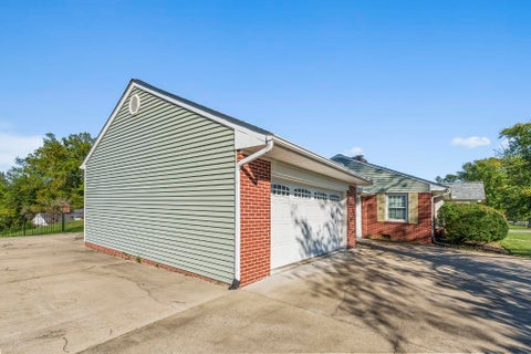 Tiny photo for 111 Country Club Drive Dr, Ashland, KY 41101 (MLS # 61467)