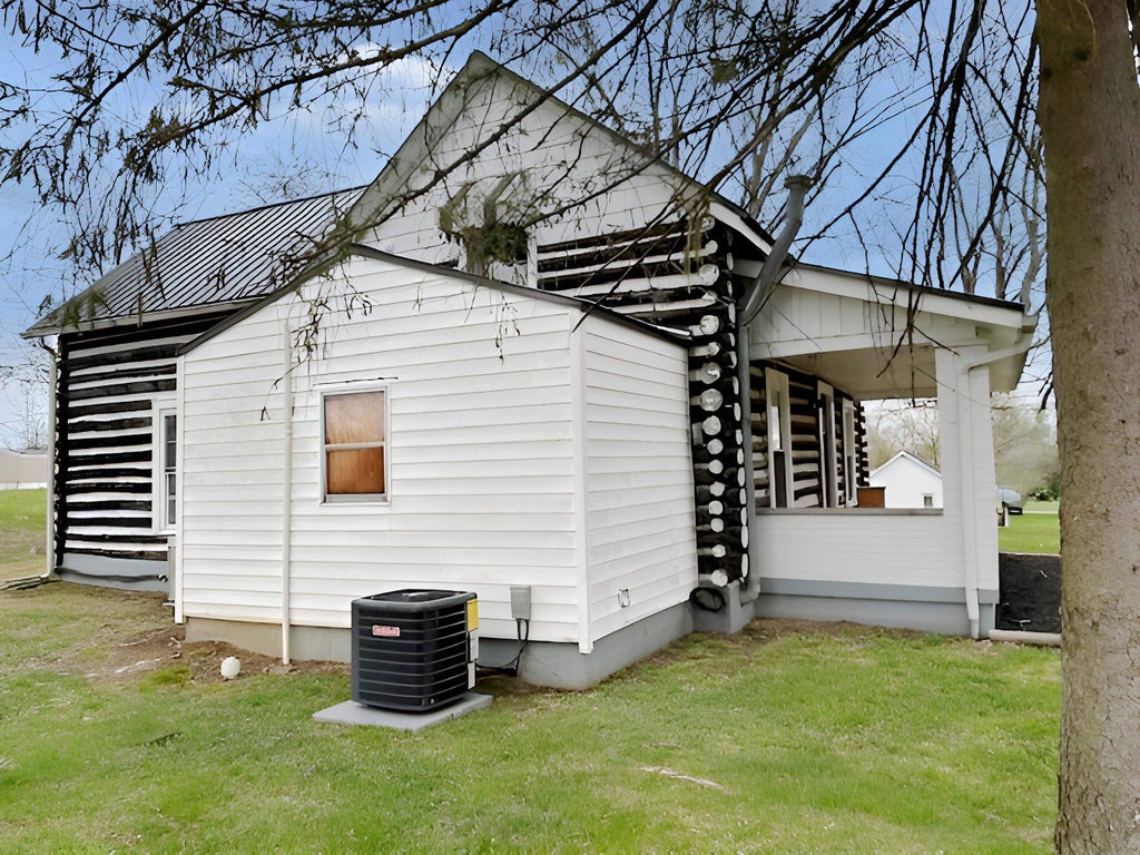 Photo of 230 McKnight St St, Ashland, KY 41102 (MLS # 60509)