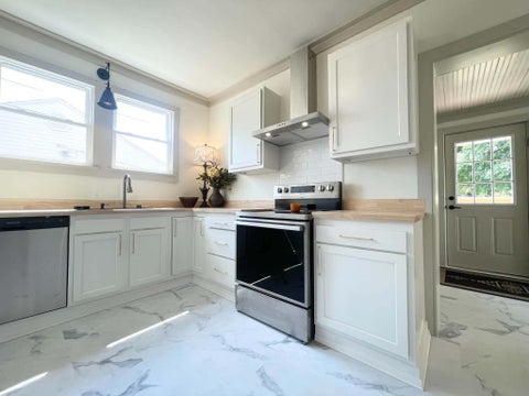 Tiny photo for 4320 Gartin Avenue Ave, Ashland, KY 41101 (MLS # 61237)