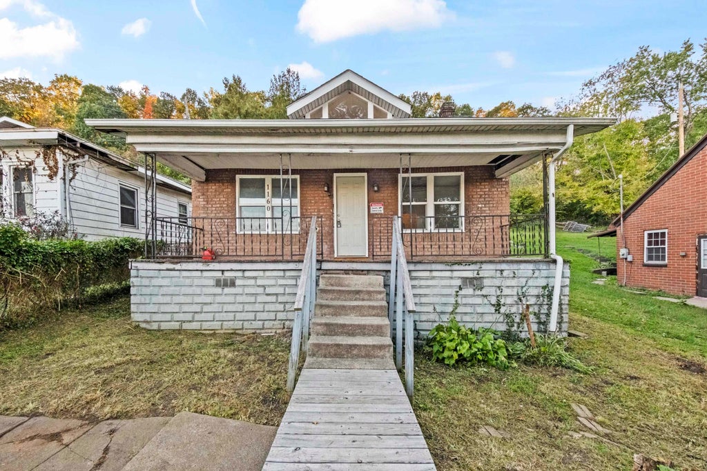 Photo of 1160 Riverview Drive, Russell, KY 41169 (MLS # 61429)