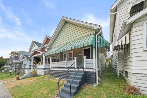 Tiny photo for 841 Montgomery Avenue, Ashland, KY 41101 (MLS # 61241)