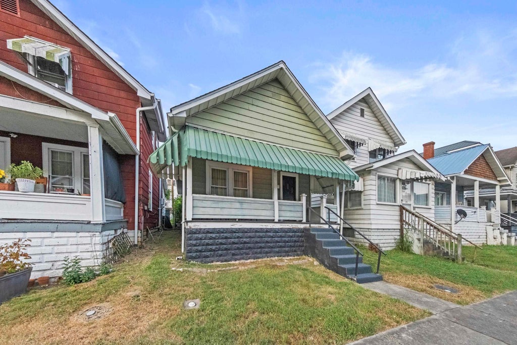 Photo of 841 Montgomery Avenue, Ashland, KY 41101 (MLS # 61241)