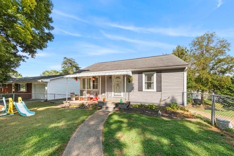 Tiny photo for 4321 Grandview Drive, Ashland, KY 41101 (MLS # 61225)