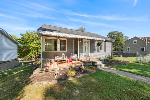 Tiny photo for 4321 Grandview Drive, Ashland, KY 41101 (MLS # 61225)