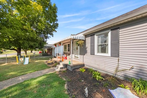 Tiny photo for 4321 Grandview Drive, Ashland, KY 41101 (MLS # 61225)