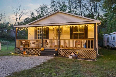 Tiny photo for 217 Iowa Street ST, Ashland, KY 41102 (MLS # 61461)