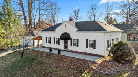 Photo of 2650 Central Parkway Pkwy, Ashland, KY 41102 (MLS # 60060)