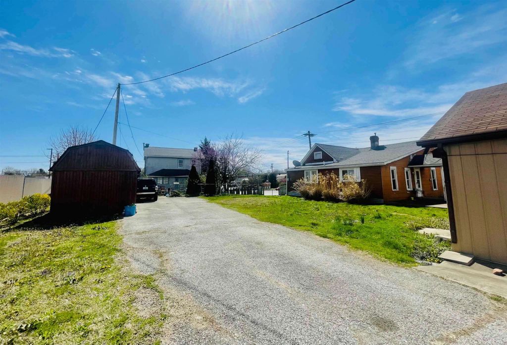 Photo of 2833 Blackburn Avenue, Ashland, KY 41101 (MLS # 59678)