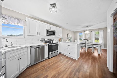 Tiny photo for 961 McCloud Drive Dr, Worthington, KY 41183 (MLS # 60483)