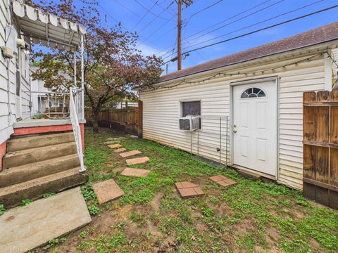Tiny photo for 814 18th St ST, Ashland, KY 41101 (MLS # 61468)
