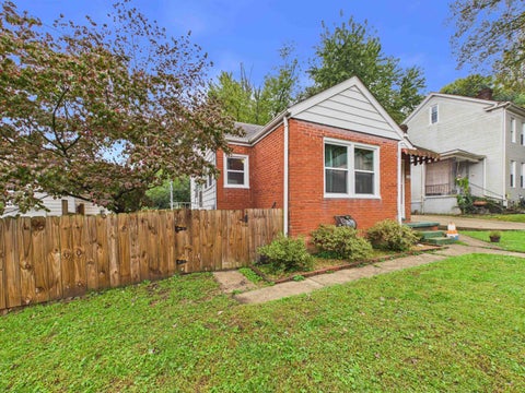 Tiny photo for 814 18th St ST, Ashland, KY 41101 (MLS # 61468)