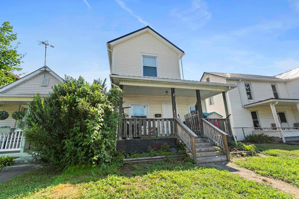 Photo of 2829 Carter Avenue, Ashland, KY 41101 (MLS # 60157)